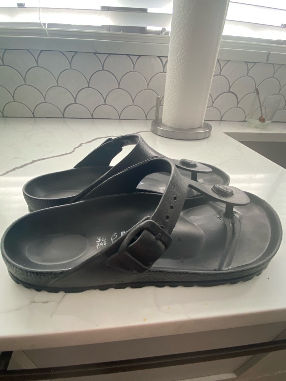 Birkenstock Gizeh EVA sandals. - Picture 4 of 7